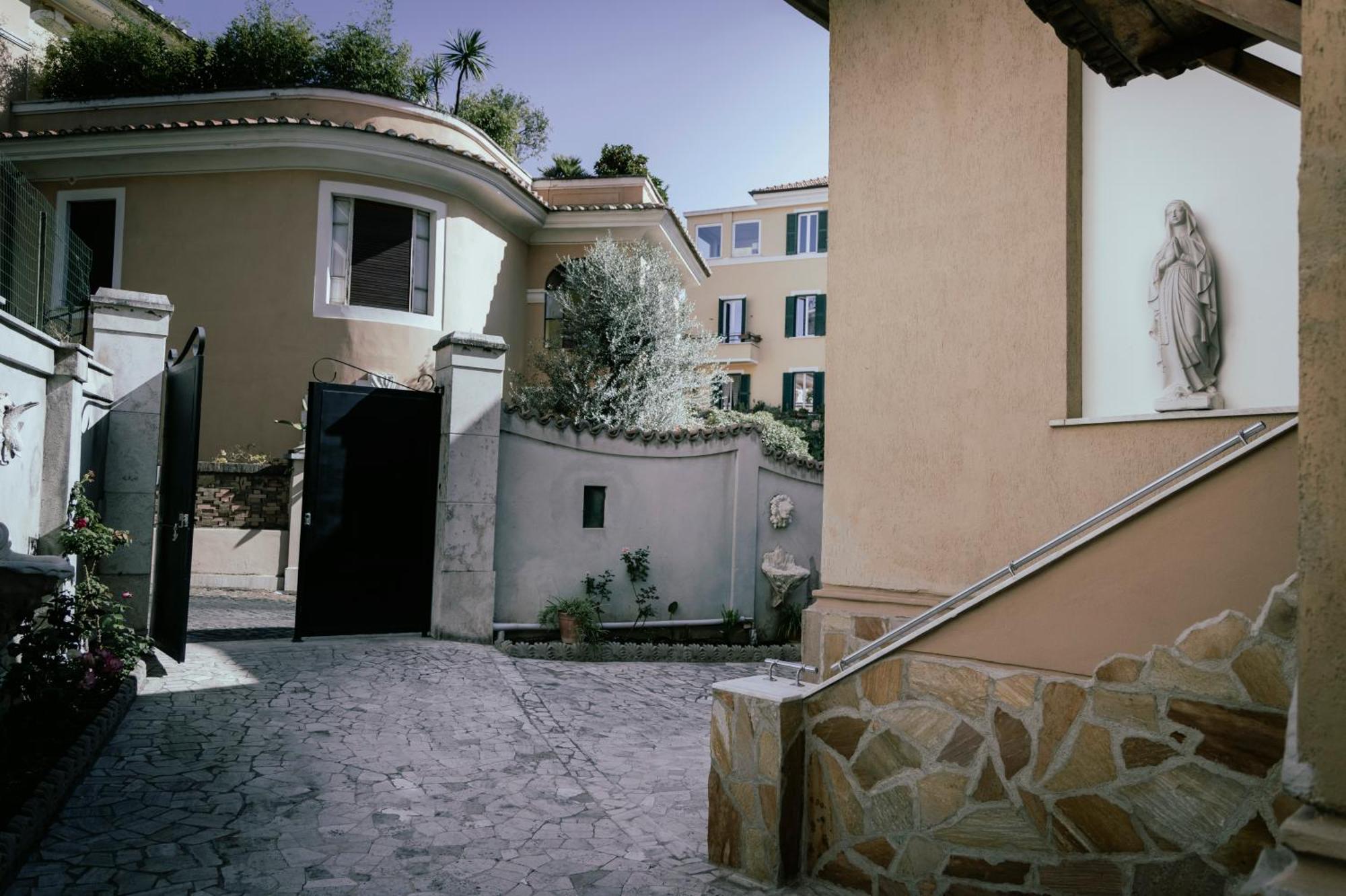 Guesthouse Aurora A.E. Rome Bagian luar foto